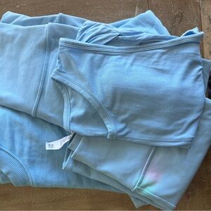 ALO Yoga Light Blue Women's Activewear Set (4) - sweater, shirts, leggings, tank